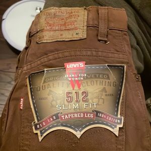 Selling women Levi’s 512 slim fit tapers leg. Size 3. color brown.